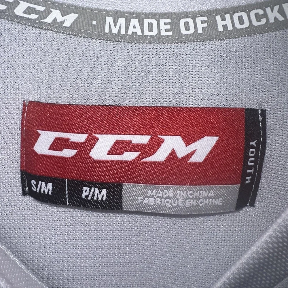CCM Hockey Shirt Youth S/M‎ White Center Logo 5000 Practice Jersey